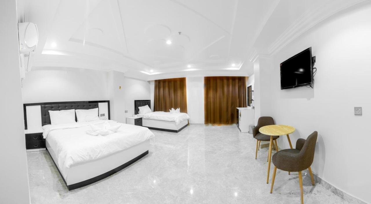 عبري كاسل هوتيل Exterior photo