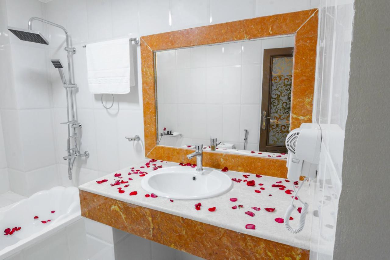 عبري كاسل هوتيل Exterior photo